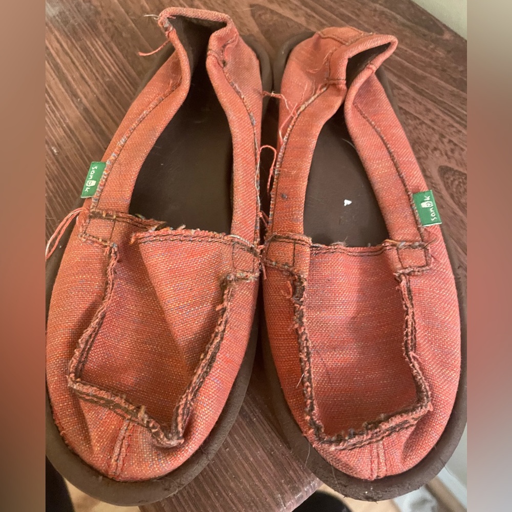 Ladies sanuk slip on shoes